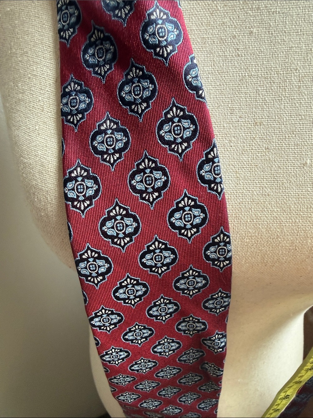 Men's Burgundy Medallion Pattern Tie